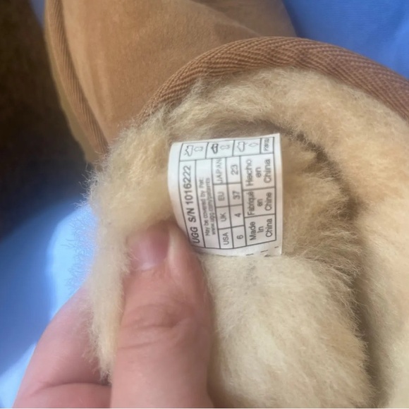 UGG Mini II Tan Boots - Picture 5 of 6